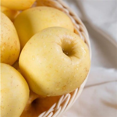 Ropogós sárga alma